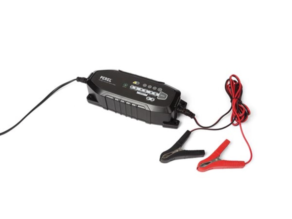 INTELLIGENT AUTOMATIC CHARGER FOR VEHICLES 6 V / 12 V - 3.8 A