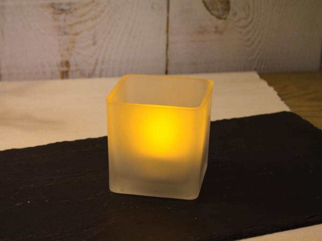 Real candlelight LED - square model - 7.5 cm - batteries not provided