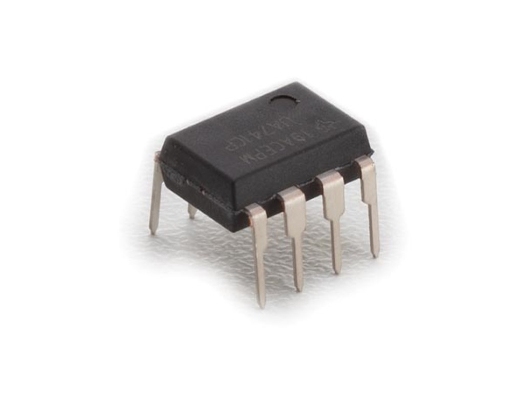 Lm741    Op-amp Dil 8 Pins