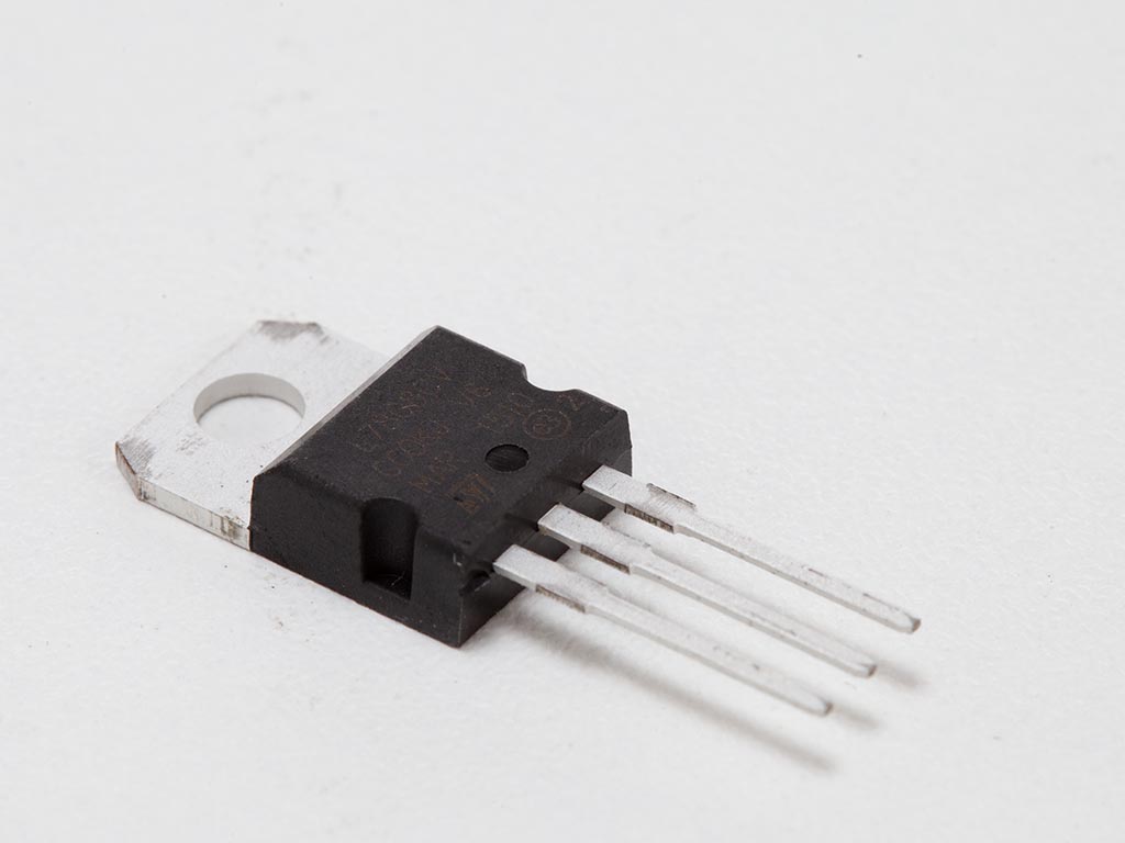 Ua7808 Voltage Regulator 1a 8v Metal -to220-